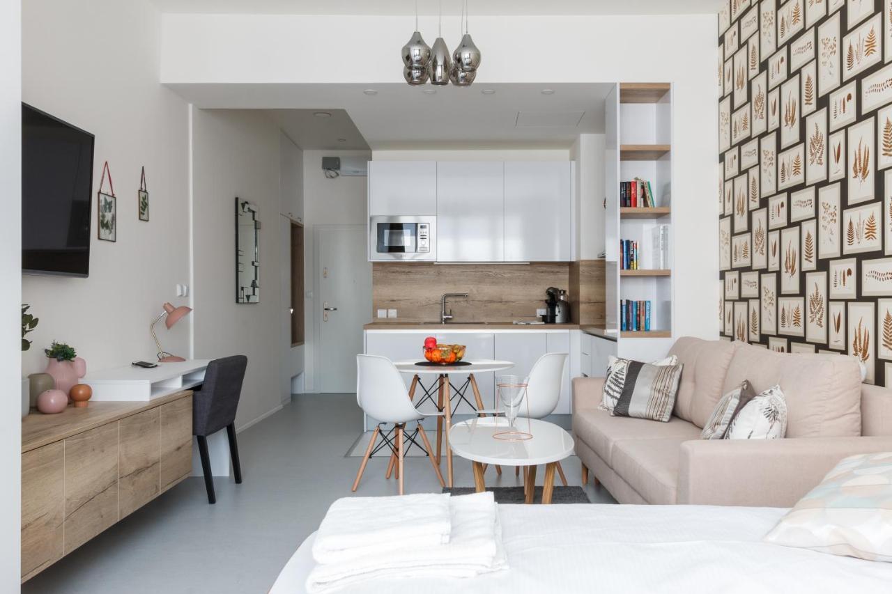 Designer Studio In New Town By Days Apartmán